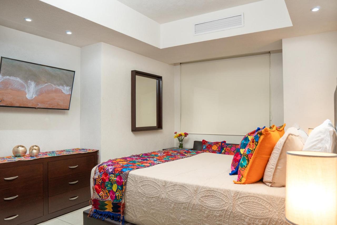 Ocean Front Condo Sleeps 4 Adults-Grand Venetian T3000-1606 Пуерто Валярта Екстериор снимка