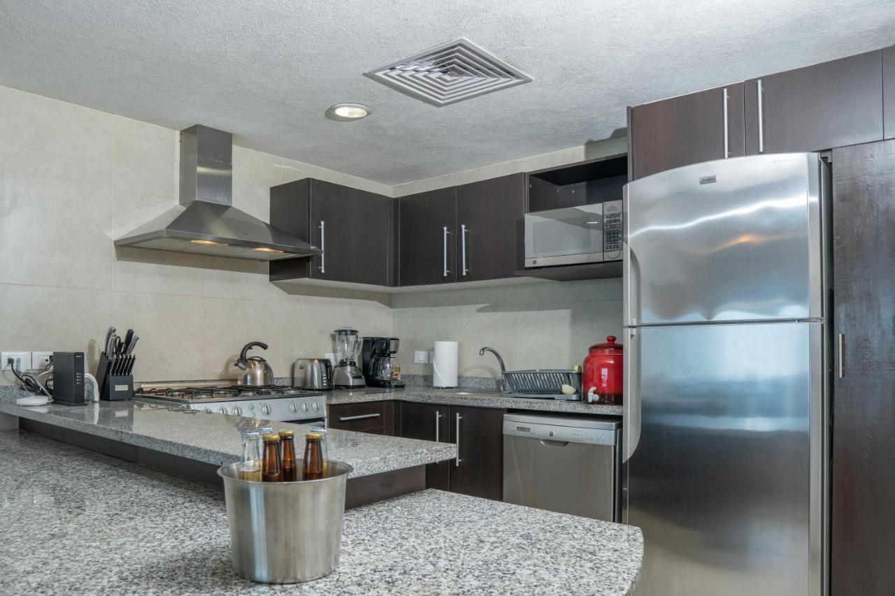 Ocean Front Condo Sleeps 4 Adults-Grand Venetian T3000-1606 Пуерто Валярта Екстериор снимка