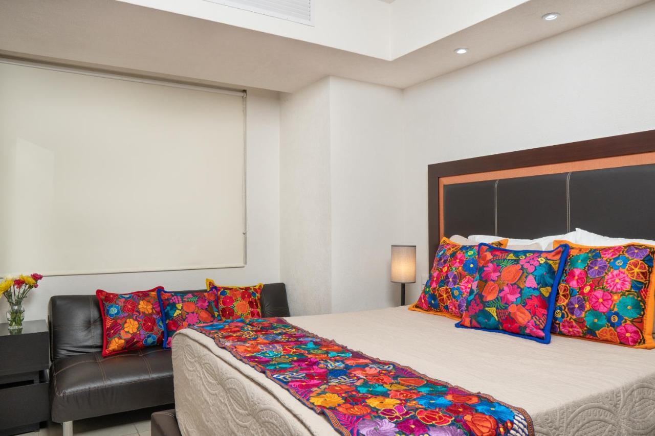 Ocean Front Condo Sleeps 4 Adults-Grand Venetian T3000-1606 Пуерто Валярта Екстериор снимка