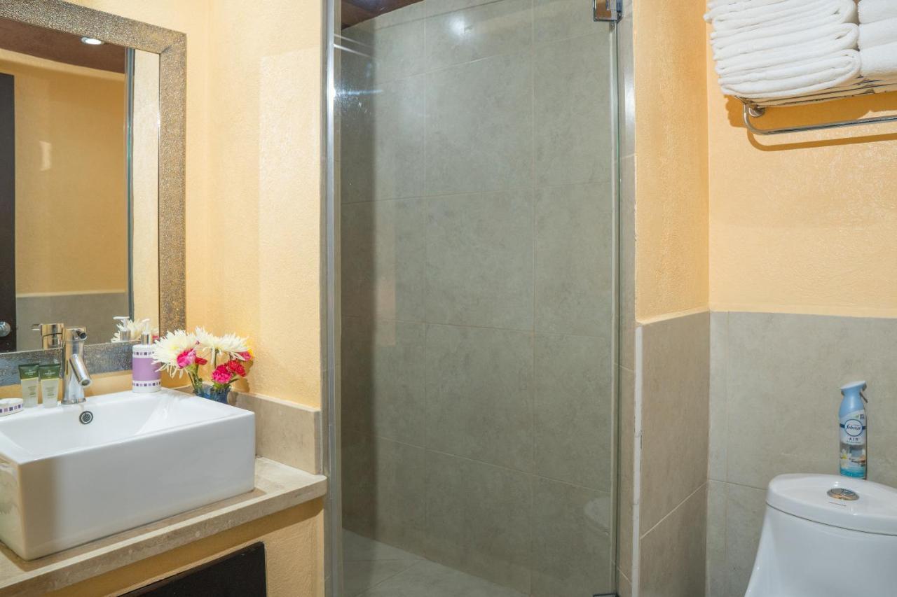 Ocean Front Condo Sleeps 4 Adults-Grand Venetian T3000-1606 Пуерто Валярта Екстериор снимка