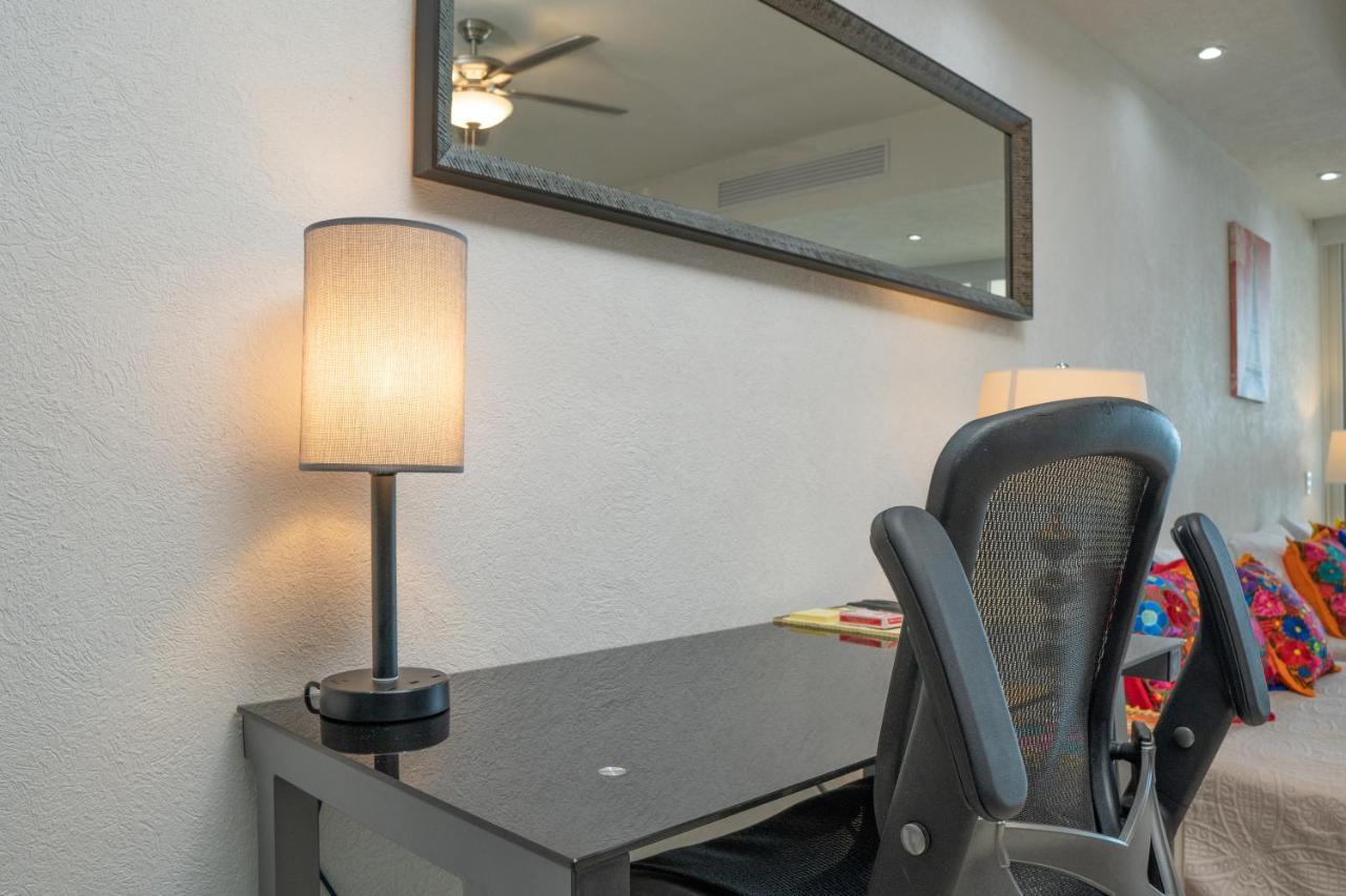 Ocean Front Condo Sleeps 4 Adults-Grand Venetian T3000-1606 Пуерто Валярта Екстериор снимка